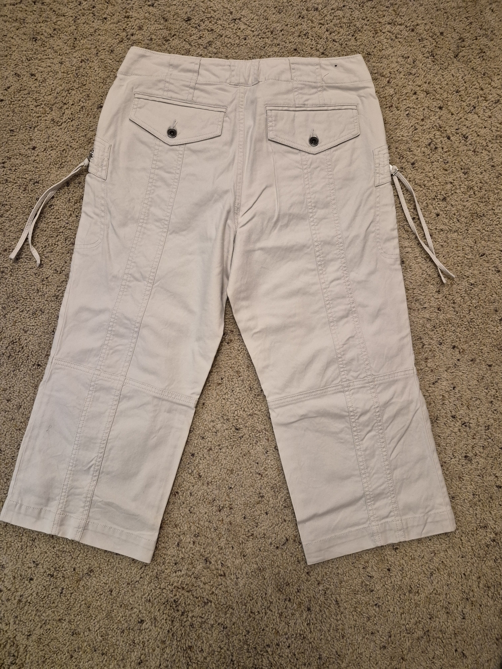 Banana Republic Cream Cargo Capri Pants - Picture 2 of 4